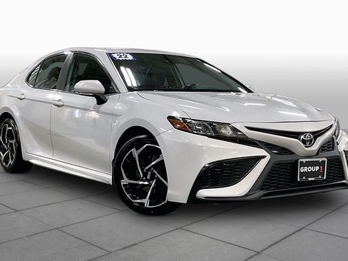 Used 2022 Toyota Camry SE w/ Cold Weather Package FWD image 3