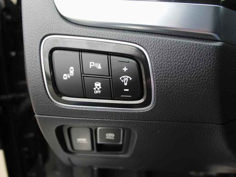 Used 2016 Hyundai Equus Signature image 11