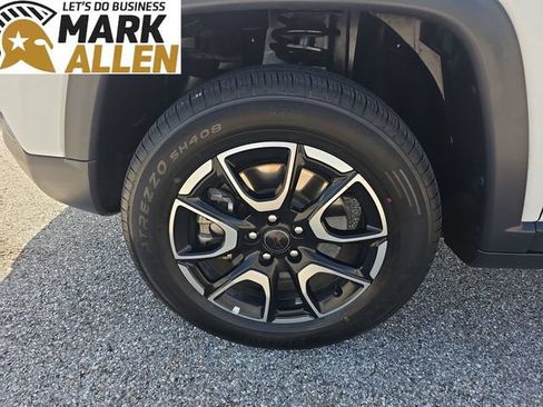 Used 2025 Jeep Compass Trailhawk AWD/4WD image 32