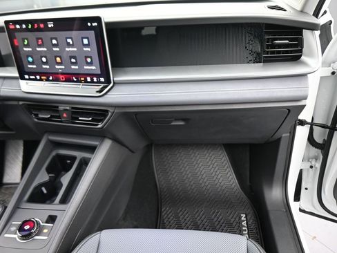 New 2026 Volkswagen Tiguan SE image 44