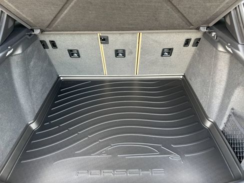 Certified 2026 Porsche Macan AWD/4WD image 17