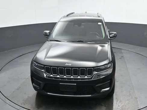 Used 2023 Jeep Grand Cherokee Laredo w/ Luxury Tech Group I AWD/4WD image 34