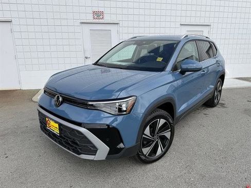 New 2025 Volkswagen Taos SE image 1