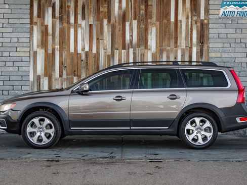 Used 2010 Volvo XC70 T6 image 3