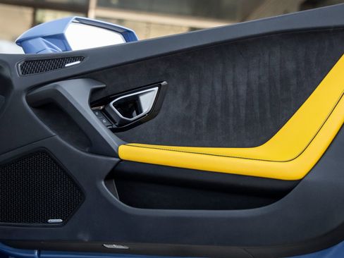 Used 2020 Lamborghini Huracan EVO image 36