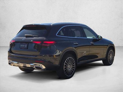 Used 2026 Mercedes-Benz GLC 300 image 2