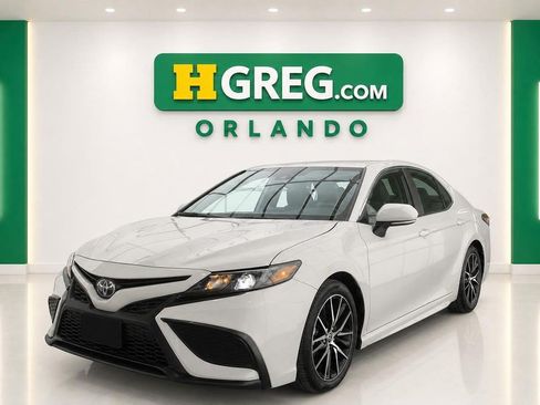 Used 2024 Toyota Camry SE w/ Audio Upgrade Package FWD image 4
