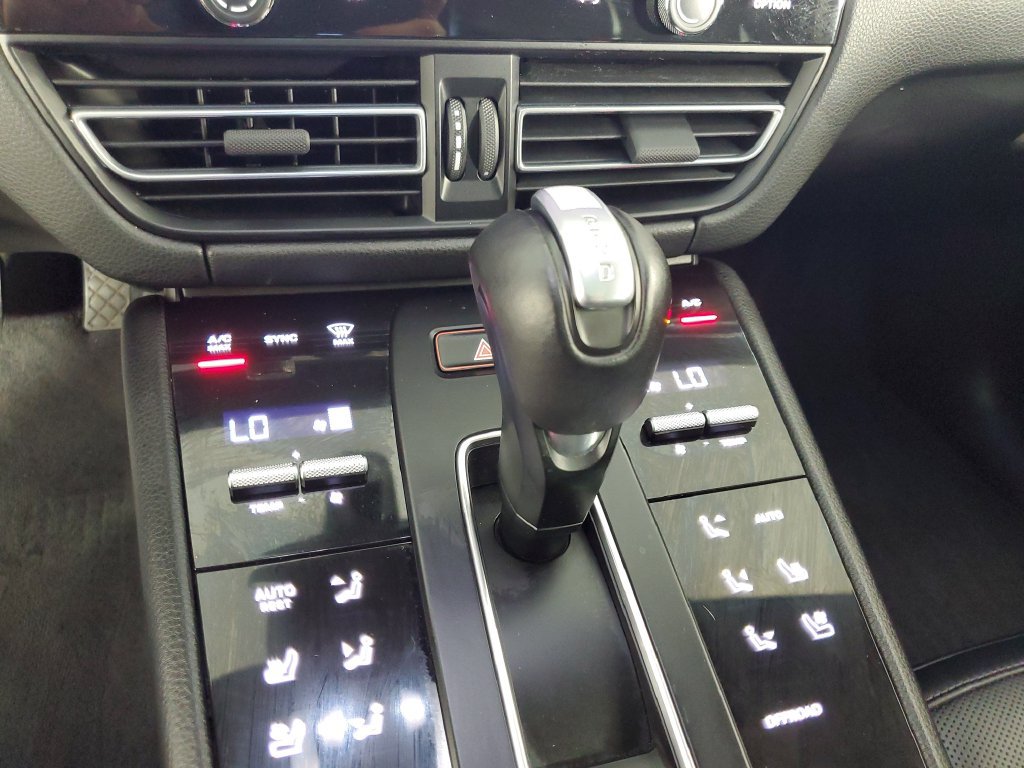 Used 2024 Porsche Macan w/ Premium Plus Package AWD/4WD image 18