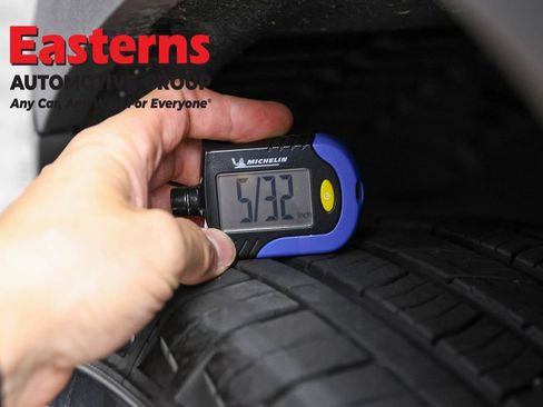Used 2025 Jeep Grand Cherokee Altitude AWD/4WD image 28