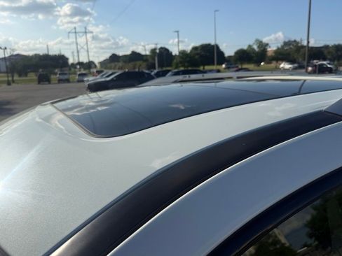 Used 2024 Nissan Pathfinder SL w/ SL Premium Package FWD image 6