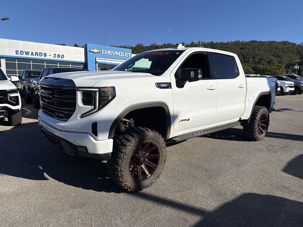 Used 2024 GMC Sierra 1500 AT4 w/ Technology Package AWD/4WD image 1
