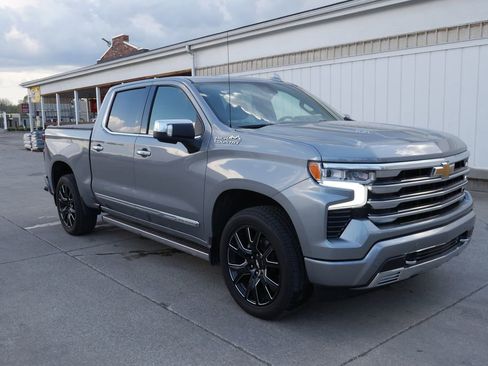 Used 2024 Chevrolet Silverado 1500 High Country w/ Technology Package AWD/4WD image 2