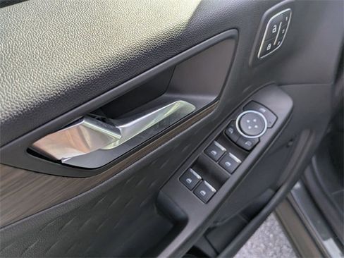 Used 2020 Ford Escape Titanium image 10