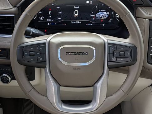 Used 2023 GMC Yukon XL Denali AWD/4WD image 13