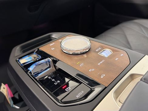 Used 2023 BMW iX xDrive50 w/ Ultimate Package image 17