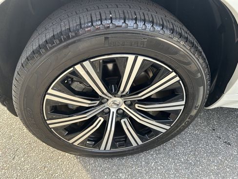 Certified 2024 Volvo XC90 B5 Plus image 7