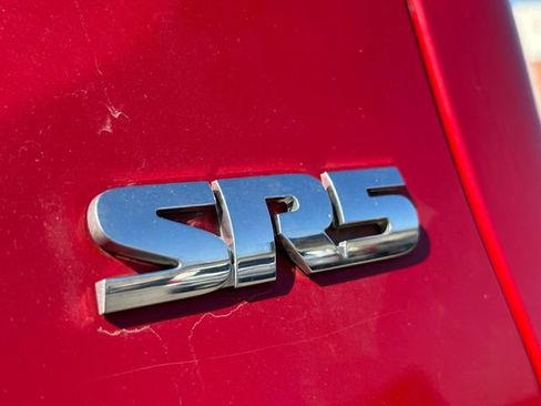 Used 2018 Toyota Tacoma SR5 AWD/4WD image 12