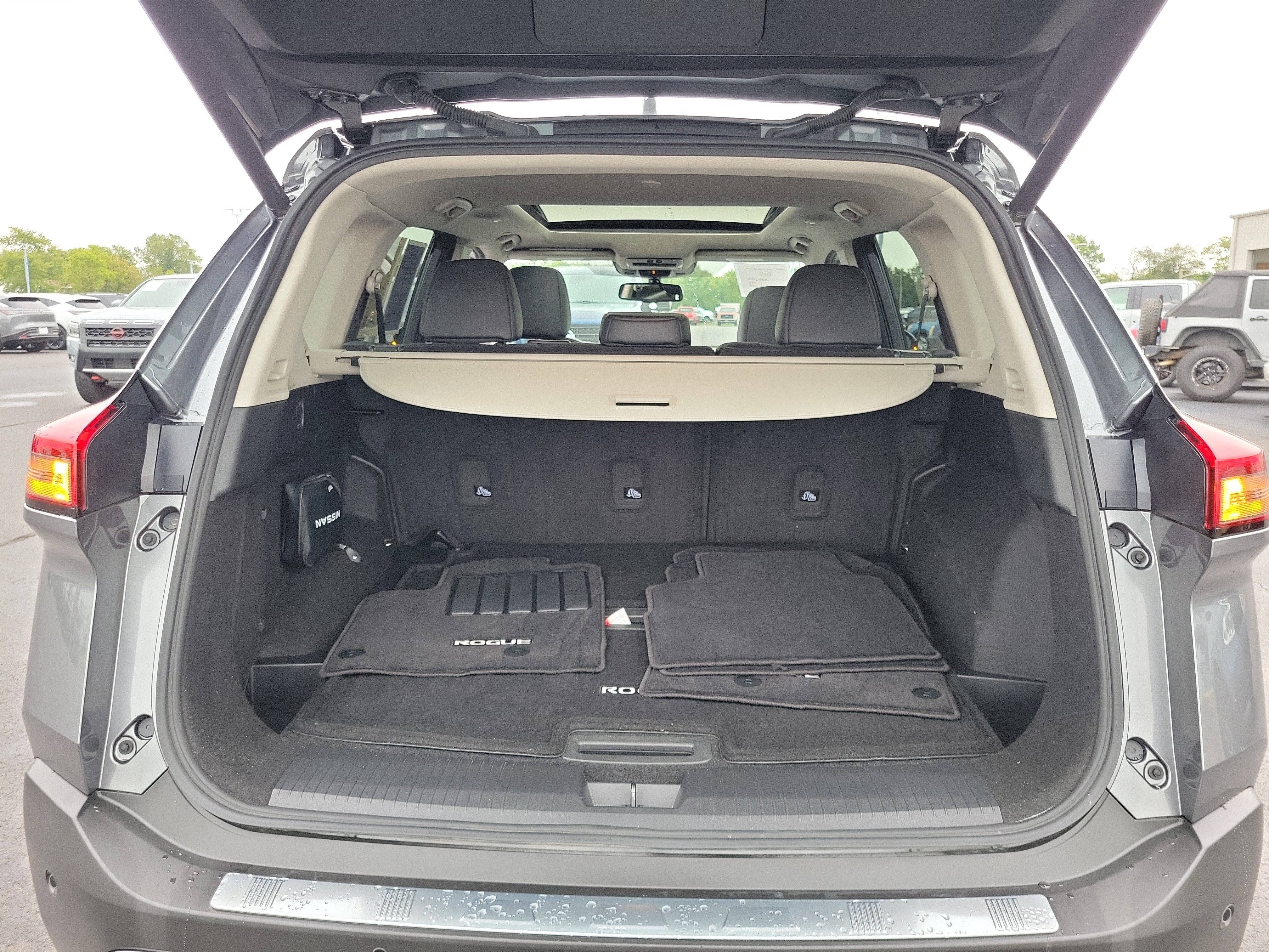 Used 2023 Nissan Rogue SL w/ SL Premium Package AWD/4WD image 8