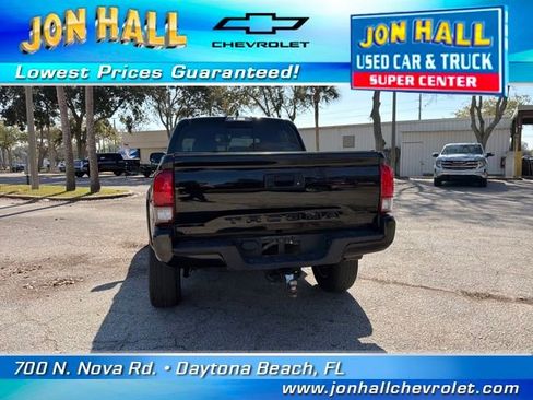 Used 2019 Toyota Tacoma TRD Sport image 9