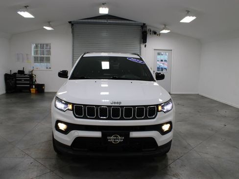 Used 2024 Jeep Compass Latitude image 3