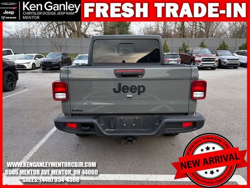 Used 2022 Jeep Gladiator Sport image 9