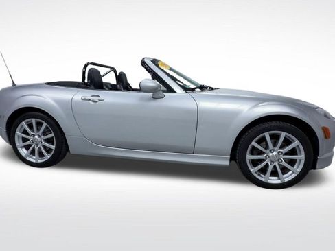 Used 2006 MAZDA MX-5 Miata Grand Touring w/ Premium Pkg RWD image 9