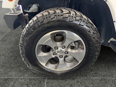 Used 2018 Jeep Wrangler Unlimited Sahara image 25