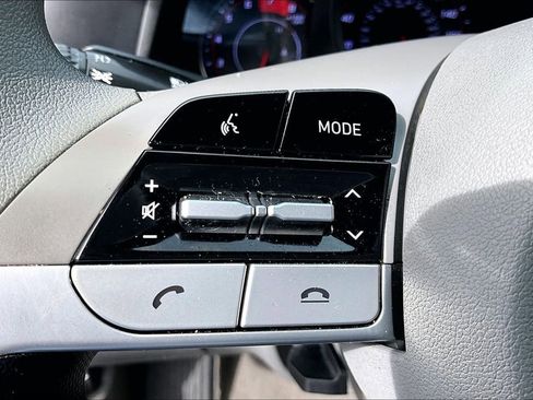 Used 2021 Hyundai Elantra SEL image 10