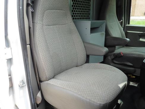 Used 2018 Chevrolet Express 2500 w/ Driver Convenience Package RWD image 21