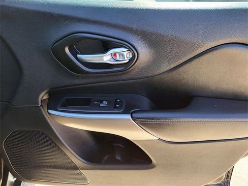 Used 2021 Jeep Cherokee Latitude Lux 80th Anniv w/ Quick Order Package 26U 80TH image 6