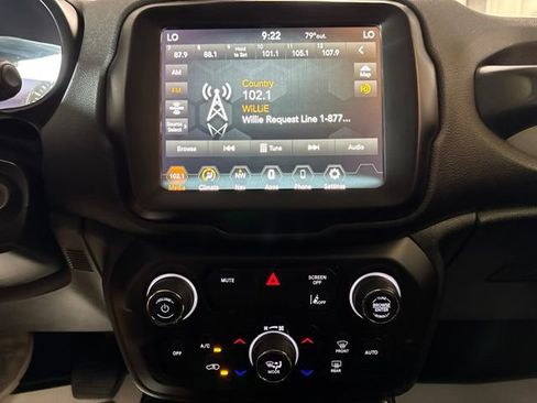 Used 2023 Jeep Renegade Latitude AWD/4WD image 10
