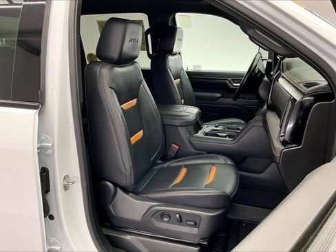 Used 2025 GMC Sierra 2500 AT4 image 6