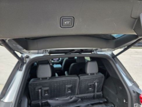 Used 2023 Chevrolet Traverse LT w/ LT Premium Package AWD/4WD image 12