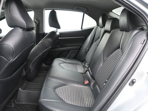 Used 2020 Toyota Camry SE FWD image 8