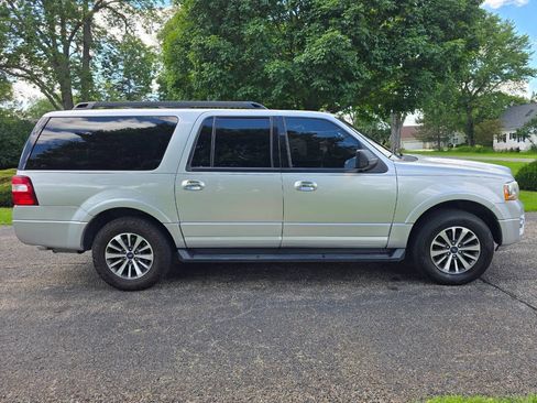 Used 2017 Ford Expedition EL XLT w/ Equipment Group 202A AWD/4WD image 2
