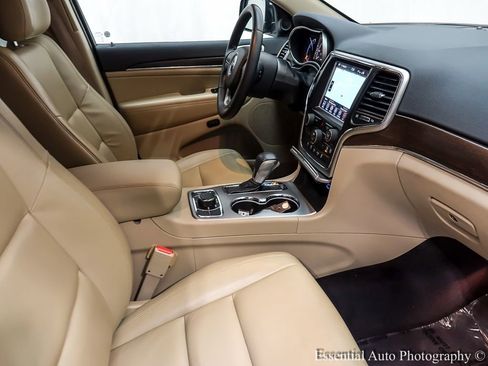 Used 2018 Jeep Grand Cherokee Limited image 28