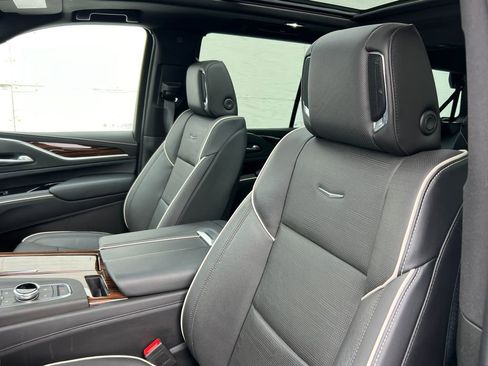 Certified 2023 Cadillac Escalade Premium Luxury image 10