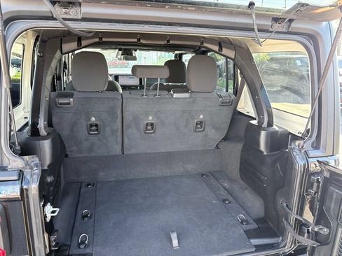 Used 2025 Jeep Wrangler Unlimited Rubicon 4xe w/ Convenience Group AWD/4WD image 29