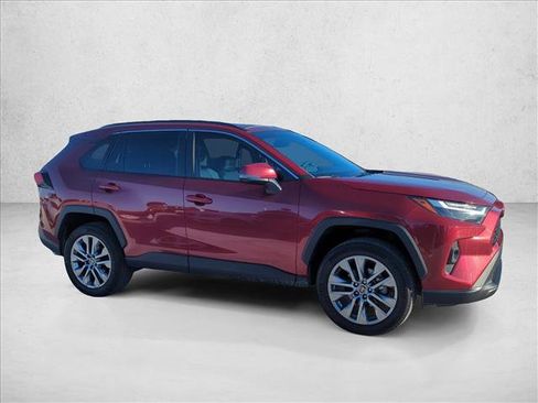 Used 2023 Toyota RAV4 XLE Premium image 4