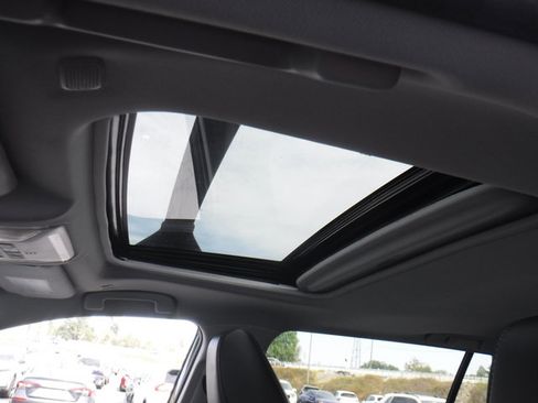 Used 2023 Toyota RAV4 XLE Premium image 12