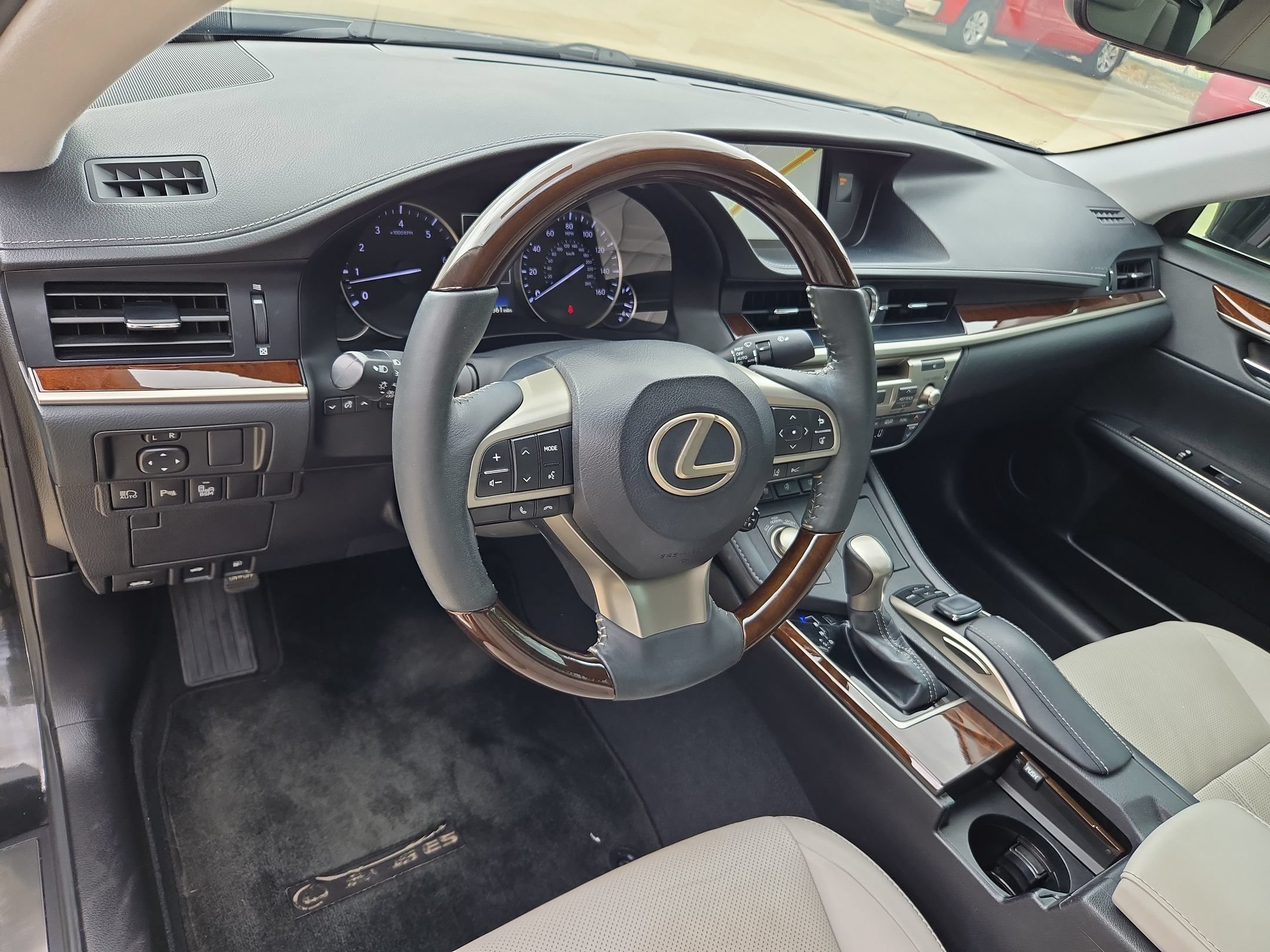Used 2018 Lexus ES 350 w/ Luxury Package w/Wood Trim FWD image 10