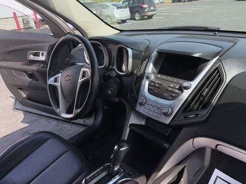 Used 2017 Chevrolet Equinox Premier w/ Enhanced Convenience Package AWD/4WD image 23