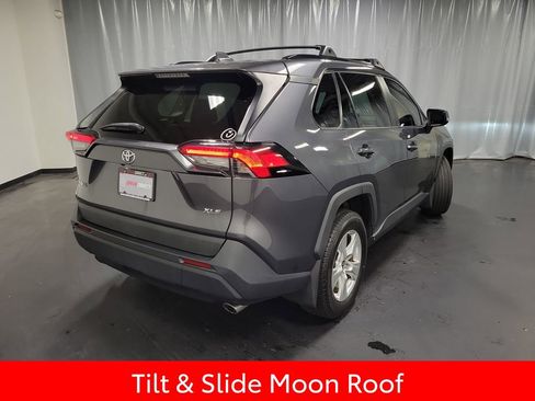 Used 2021 Toyota RAV4 XLE w/ Convenience Package FWD image 8