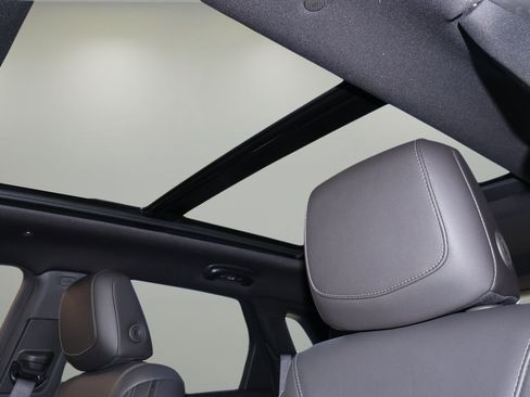 Certified 2025 Cadillac XT5 Premium Luxury image 28