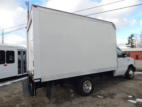 Used 2014 Ford E-350 and Econoline 350 Super Duty image 7