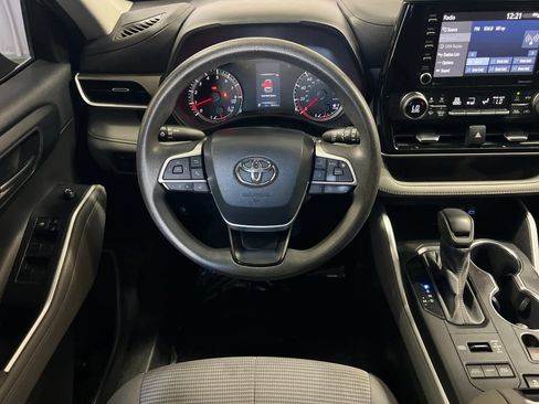 Used 2022 Toyota Highlander L image 14