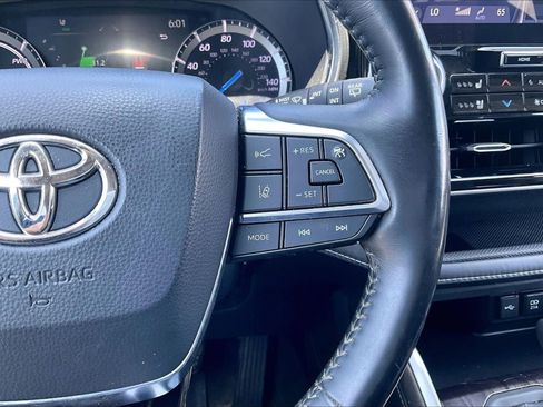 Used 2020 Toyota Highlander Limited FWD image 19