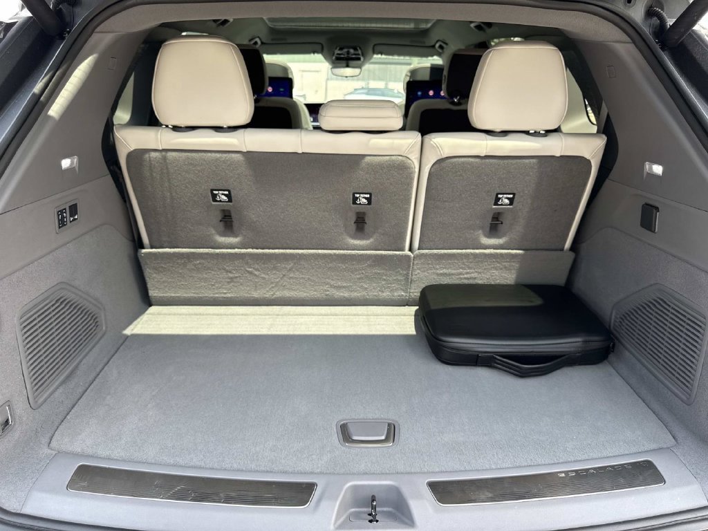 New 2025 Cadillac Escalade IQ Luxury 1 w/ Smart Trailering package AWD/4WD image 11