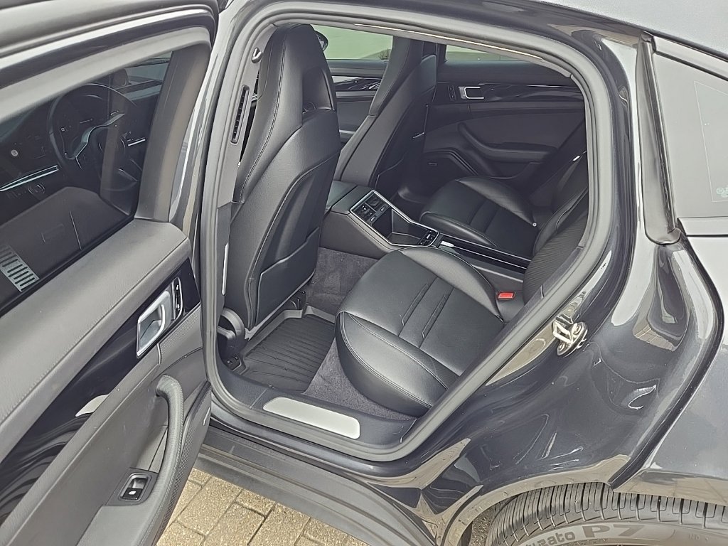 Used 2018 Porsche Panamera 4 AWD/4WD image 17