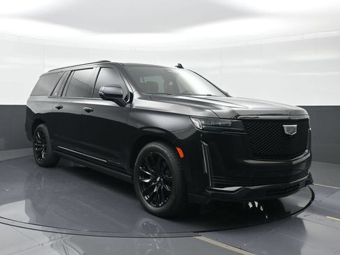 Used 2023 Cadillac Escalade ESV Sport Platinum w/ LPO, ONYX Package AWD/4WD image 4